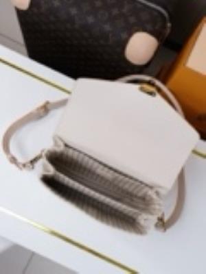 wholesale quality louis vuitton m14977 pochette metis mm